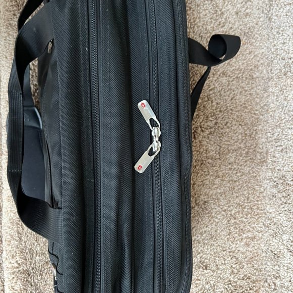 Victorinox X-Large Black Ballistic Nylon Expandable Laptop Briefcase /Backpack. - Picture 3 of 15